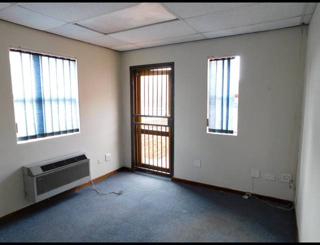 96M² OFFICE TO LET IN WELTEVREDEN PARK